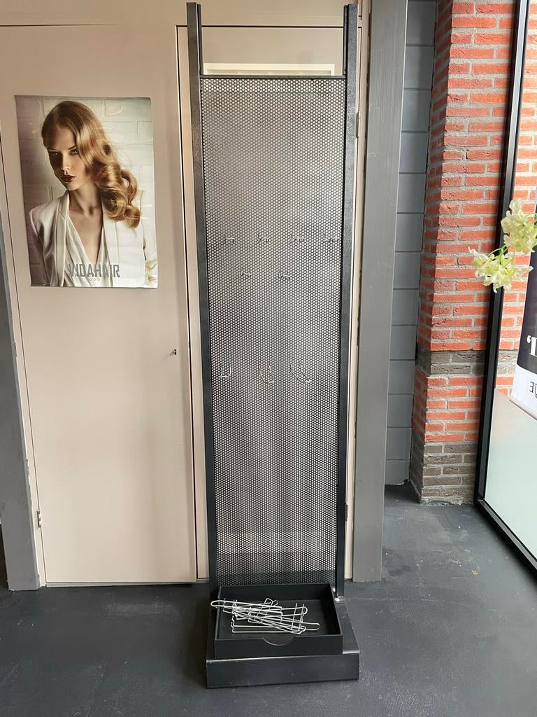 Metalen staande verkoop stelling met geperforeerd paneel, Ophalen