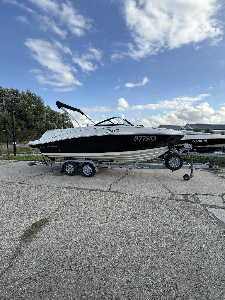 BAYLINER VR5 – 2018 – SLECHTS 120 VAARUREN, Ophalen, Binnenboordmotor, Zo goed als nieuw, Bayliner