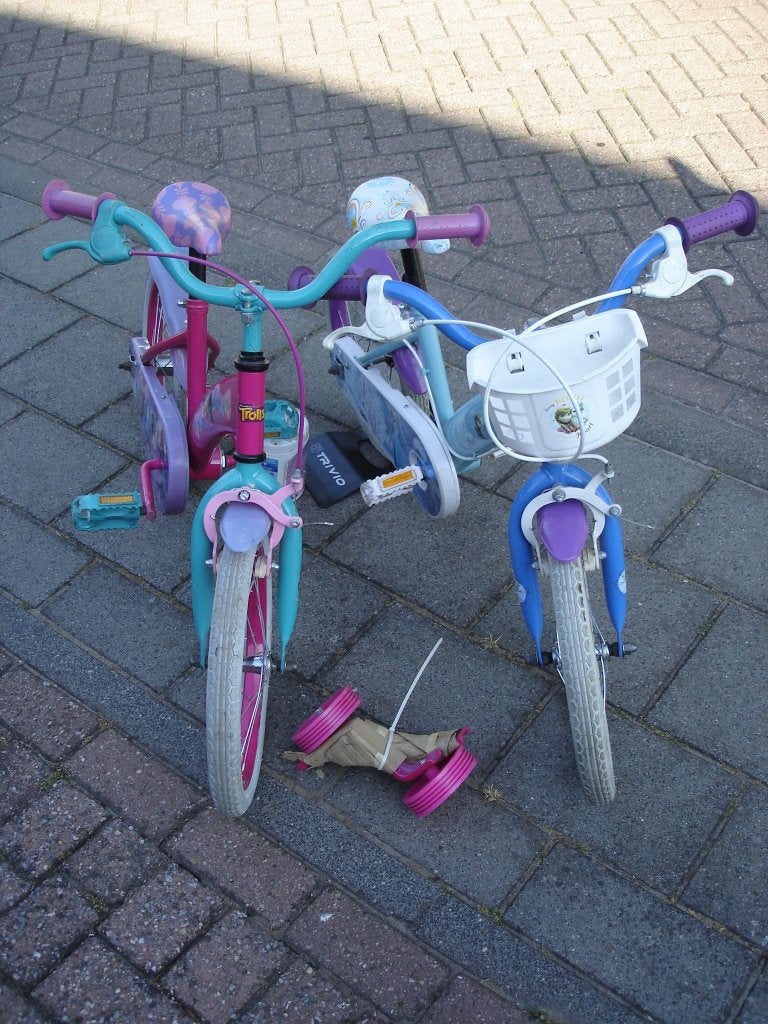 Meisjesfietsen 1 Frozen & 1 Trolls 16 inch met zijwieltjes, Ophalen, Handrem, 16 inch, Frozen & Trolls