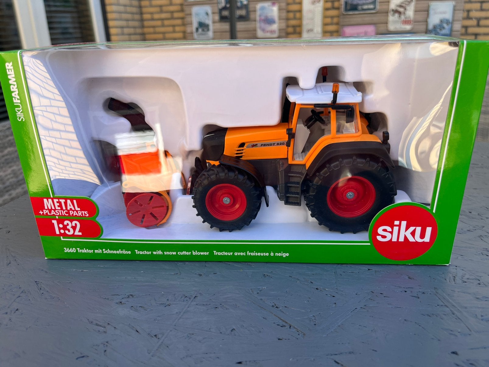 Fendt 920 Vario kommunal tractor met sneeuwblazer Siku 3660, Ophalen of Verzenden, Nieuw, Tractor of Landbouw, SIKU