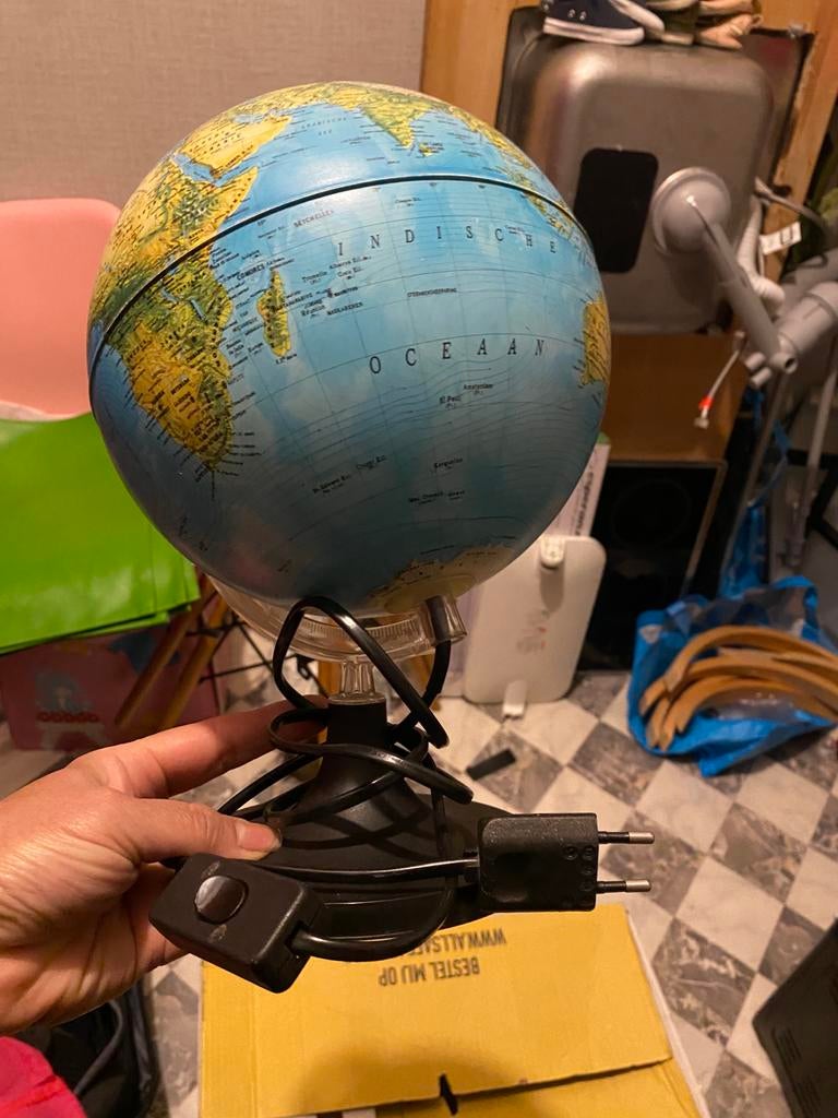 Wereldbol met verlichting, Huis en Inrichting, Woonaccessoires | Wereldbollen, Ophalen of Verzenden, Verlicht, Gebruikt