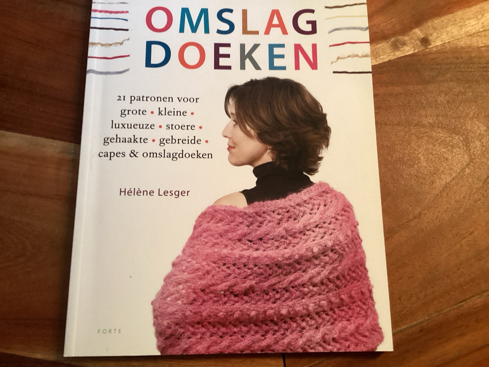 Omslagdoeken: 21 patronen voor grote en kleine doeken, Hobby en Vrije tijd, Breien en Haken, Ophalen of Verzenden, Zo goed als nieuw