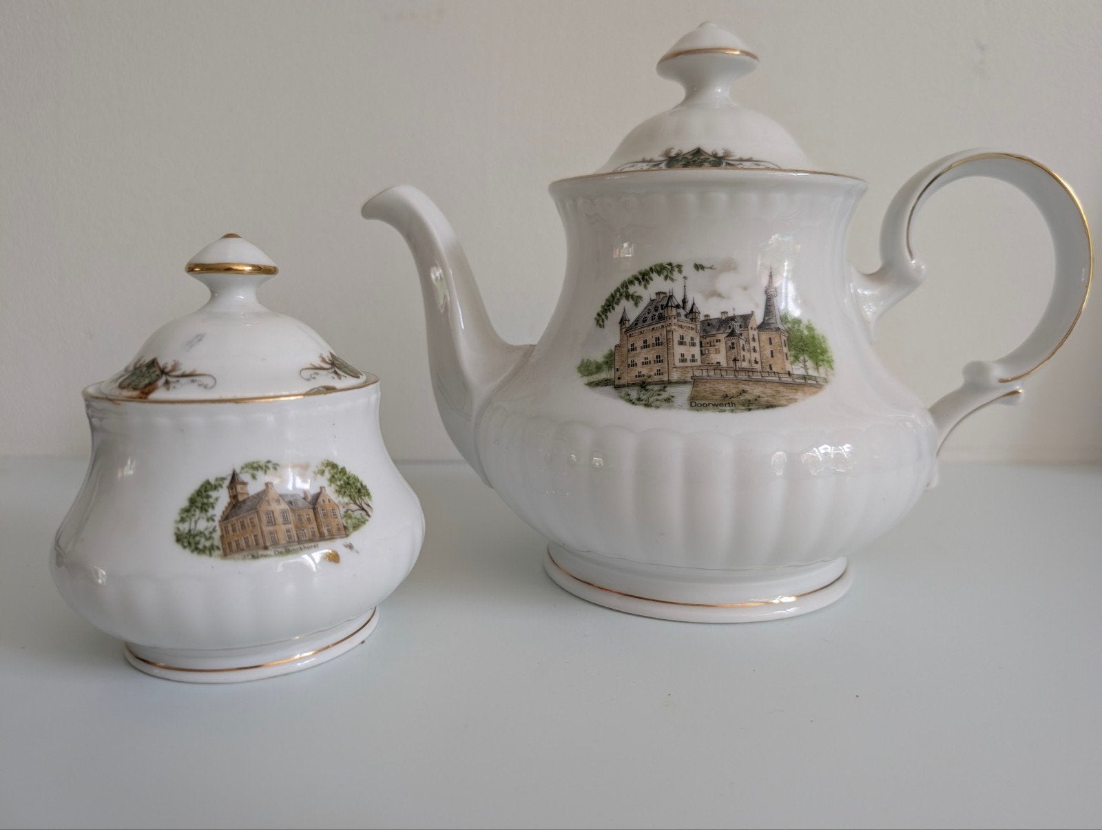Vintage porseleinen theepot & suikerpot – Kasteel Doorwerth, Antiek en Kunst, Ophalen of Verzenden