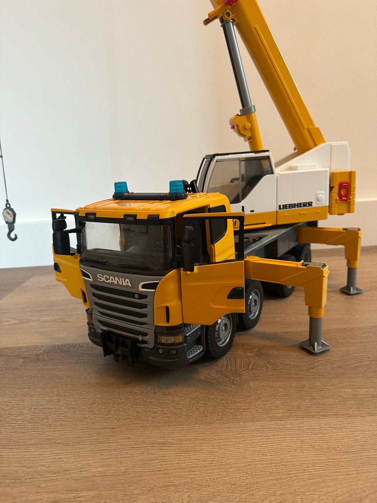 Bruder Scania Vrachtwagen met Liebherr Kraan 3571, Ophalen of Verzenden, Gebruikt