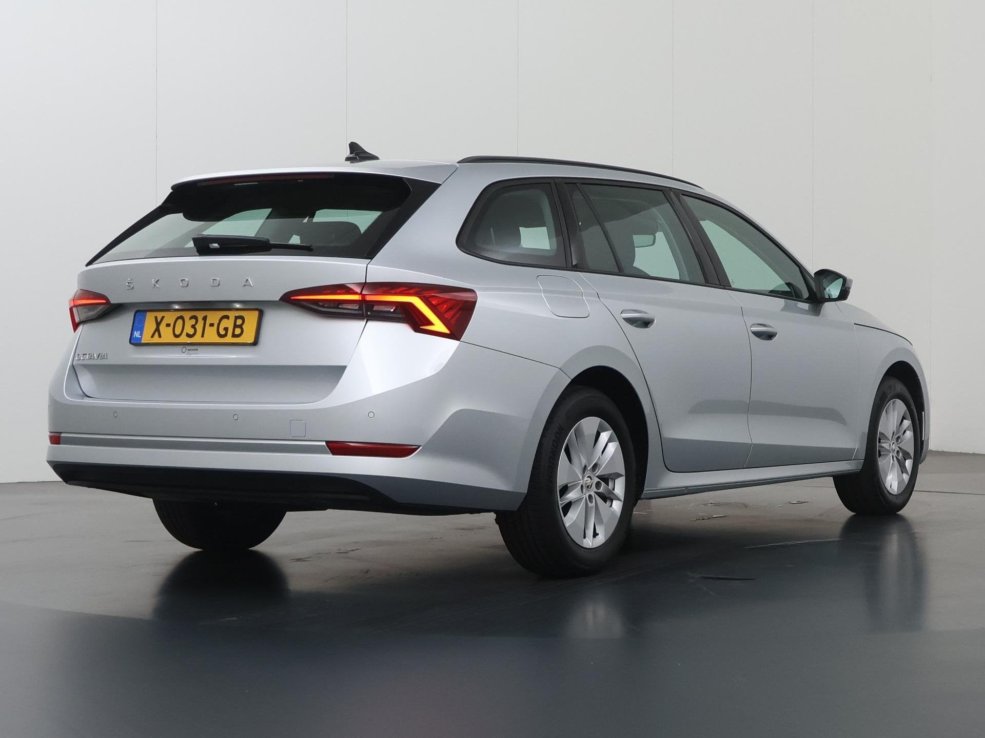 Skoda Octavia Combi 1.0 TSI Business Edition | Virtual Cockp, Auto's, Voorwielaandrijving, Stof, Gebruikt, Parkeersensor