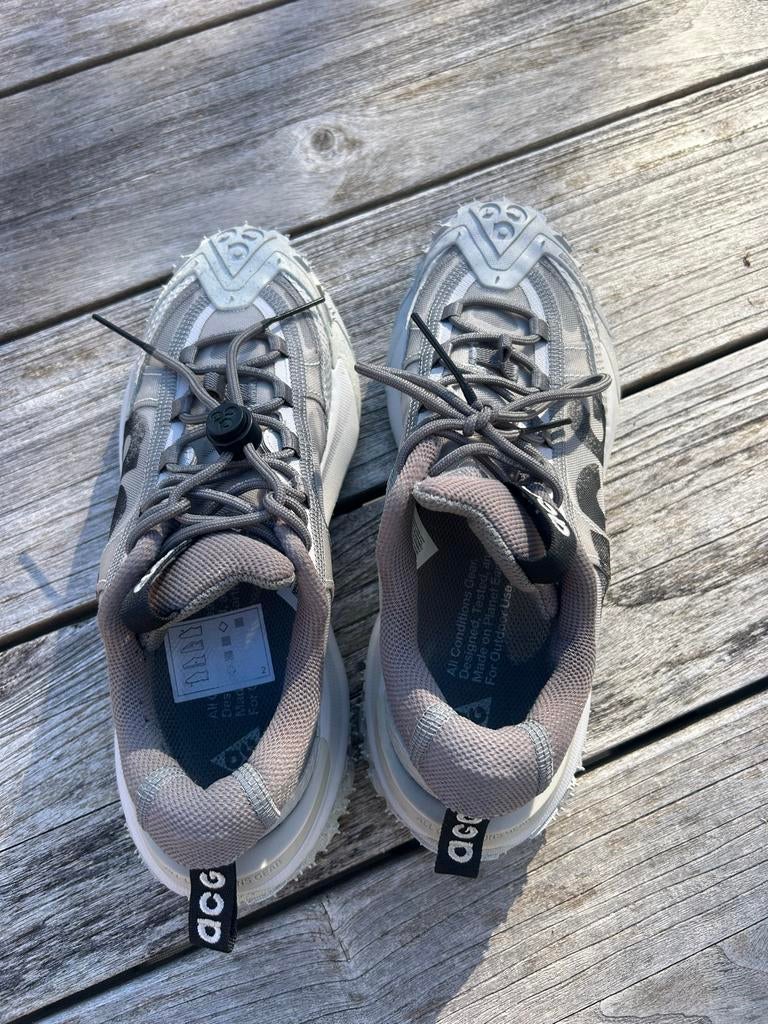 Nike ACG Mountain Fly 2 Low - Grijs/Zwart, Ophalen of Verzenden, Zo goed als nieuw, Overige kleuren, Sneakers of Gympen