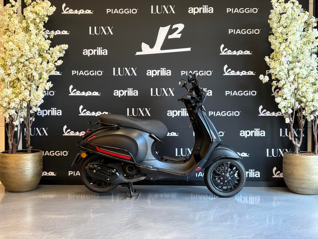 Vespa Sprint | Mat Zwart | Brom | 2021 | 9751 km, Gebruikt, Overige modellen, ., Maximaal 45 km/u