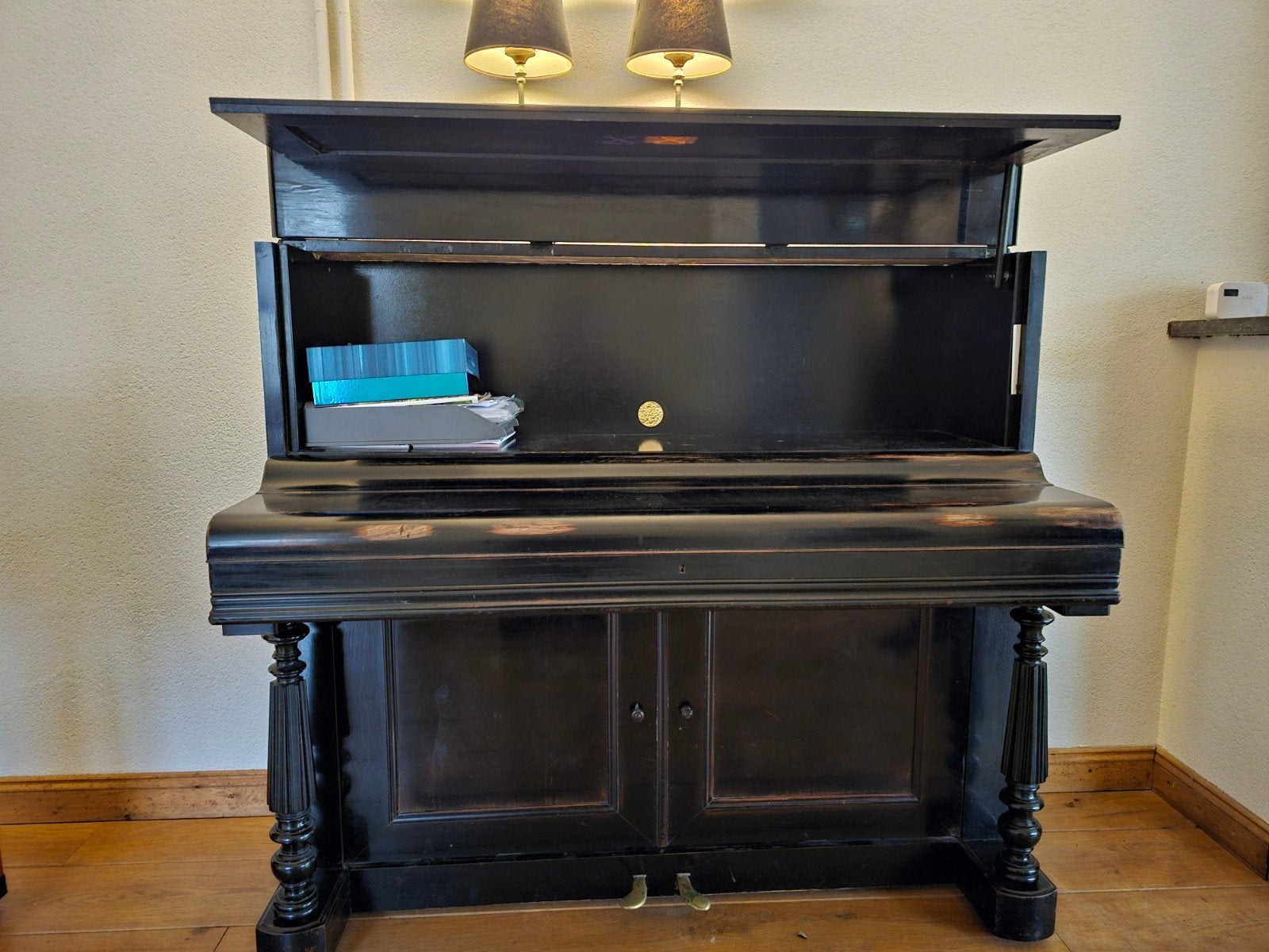 Gratis Pianokast / Computermeubel / Werkplek met berging, Huis en Inrichting, Ophalen, Gebruikt, Klassiek, Functioneel, 120 tot 170 cm