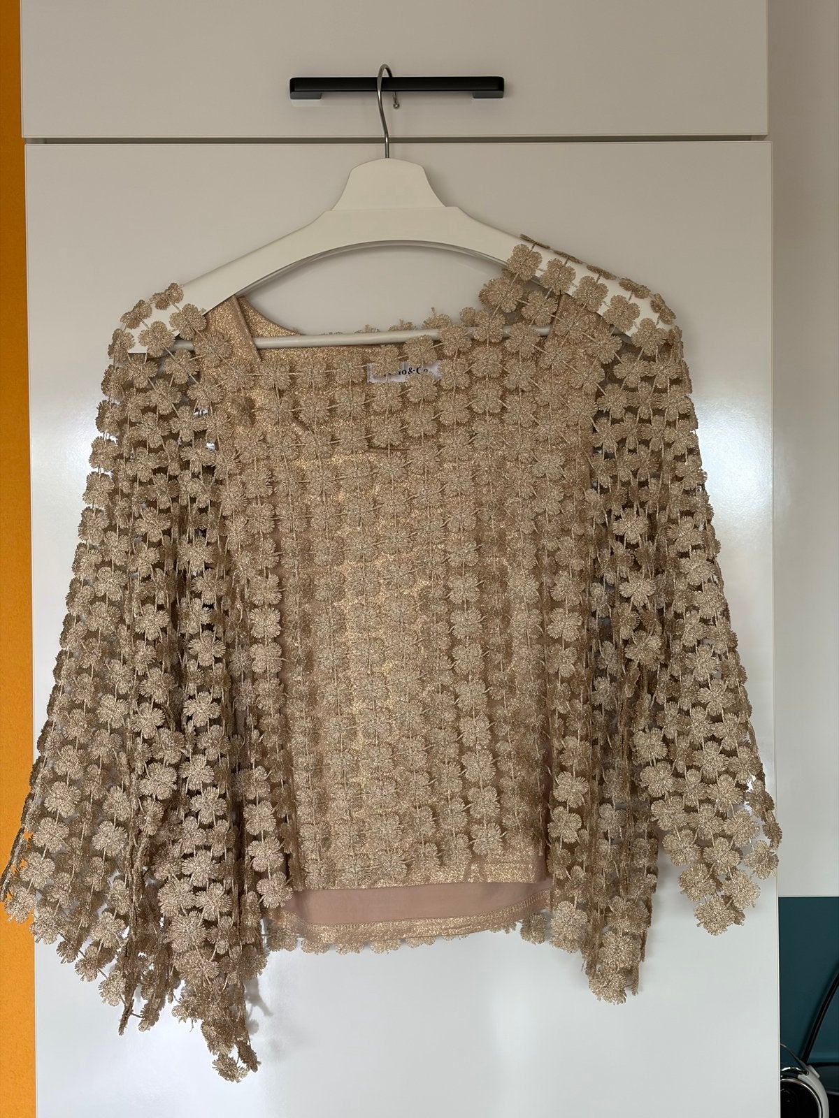 Gave Gouden Glitter Top met Bloemen Overlay, Kleding | Dames, Tops, Maat 38/40 (M), Ophalen of Verzenden, Zo goed als nieuw, Zonder mouw