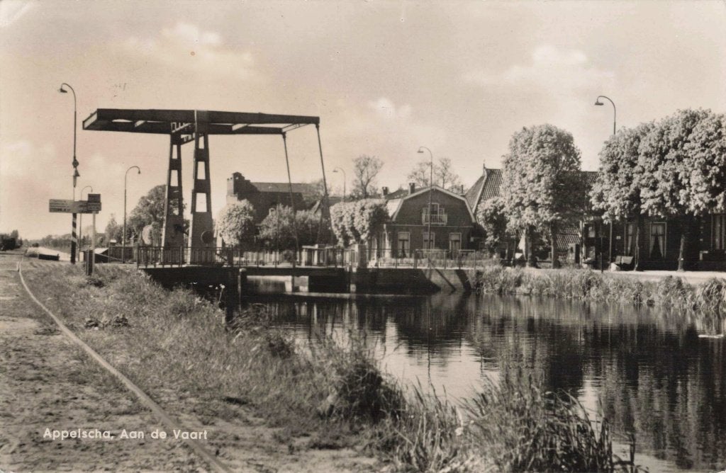 Appelscha Aan de vaart ophaalbrug L2804, Ophalen, 1960 tot 1980, Gelopen, Friesland