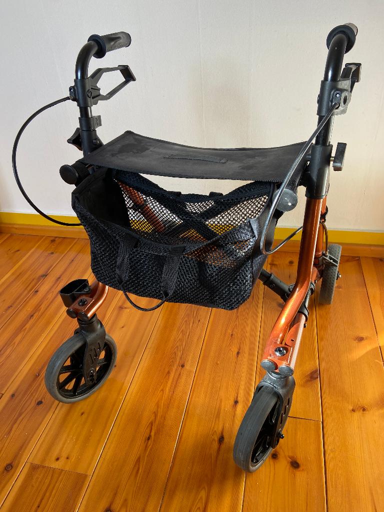 Rollator opvouwbaar en met tas, Ophalen, Opvouwbaar, Gebruikt