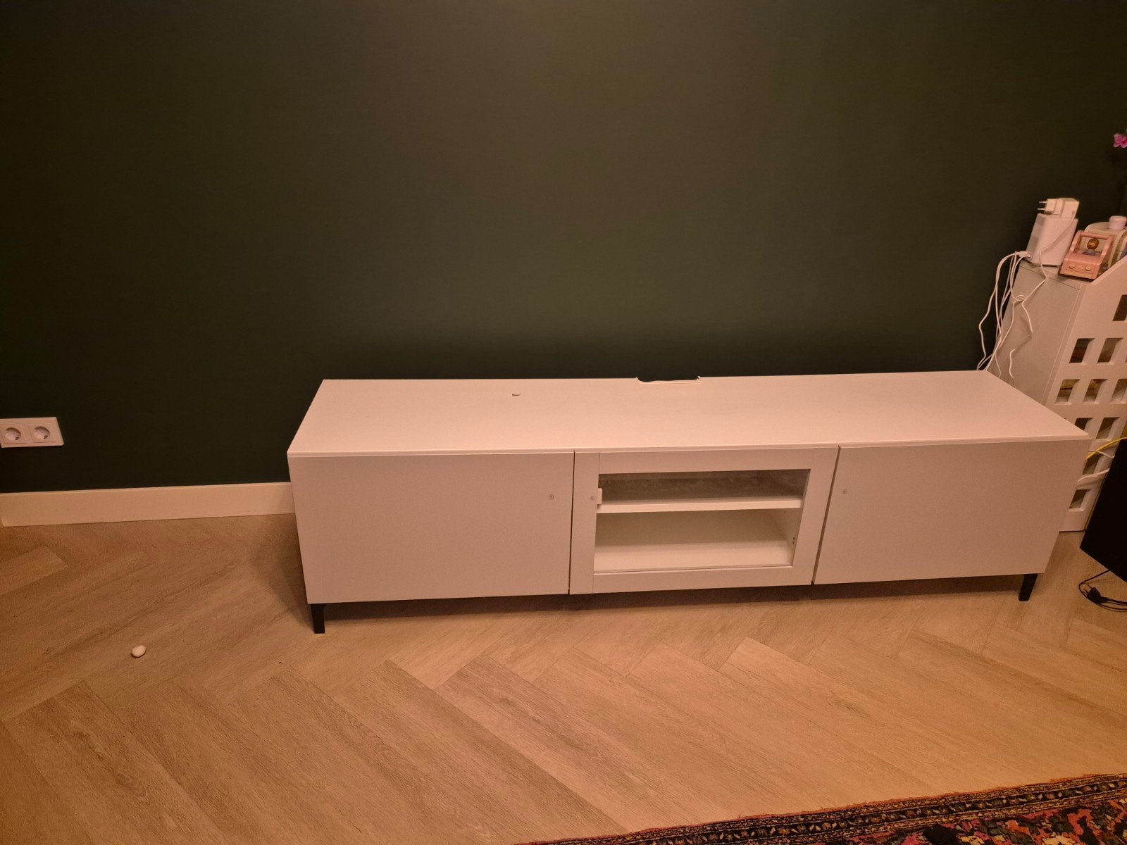 Besta tv-meubel met frontjes en pootjes, Ophalen, Gebruikt, 150 tot 200 cm, Minder dan 100 cm