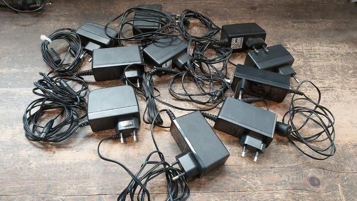 12 volt adapters 10 stuks., Ophalen of Verzenden, Zo goed als nieuw