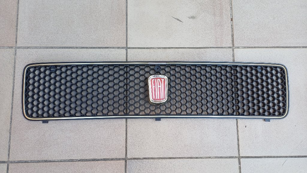 Fiat 127  1 ste serie grille. NIEUW. Met embleem., Ophalen of Verzenden, Nieuw, Fiat