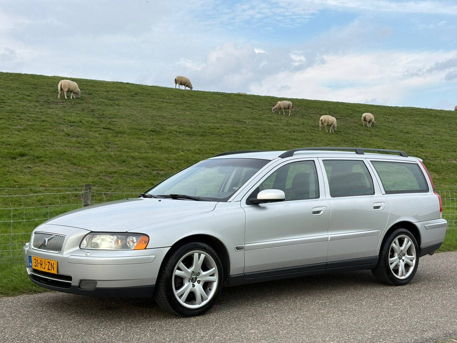 Volvo V70 2.4 D5 AUTOMAAT 2005 Grijs | Xenon | Leer | goed o, 1800 kg, Zwart, 163 pk, Diesel