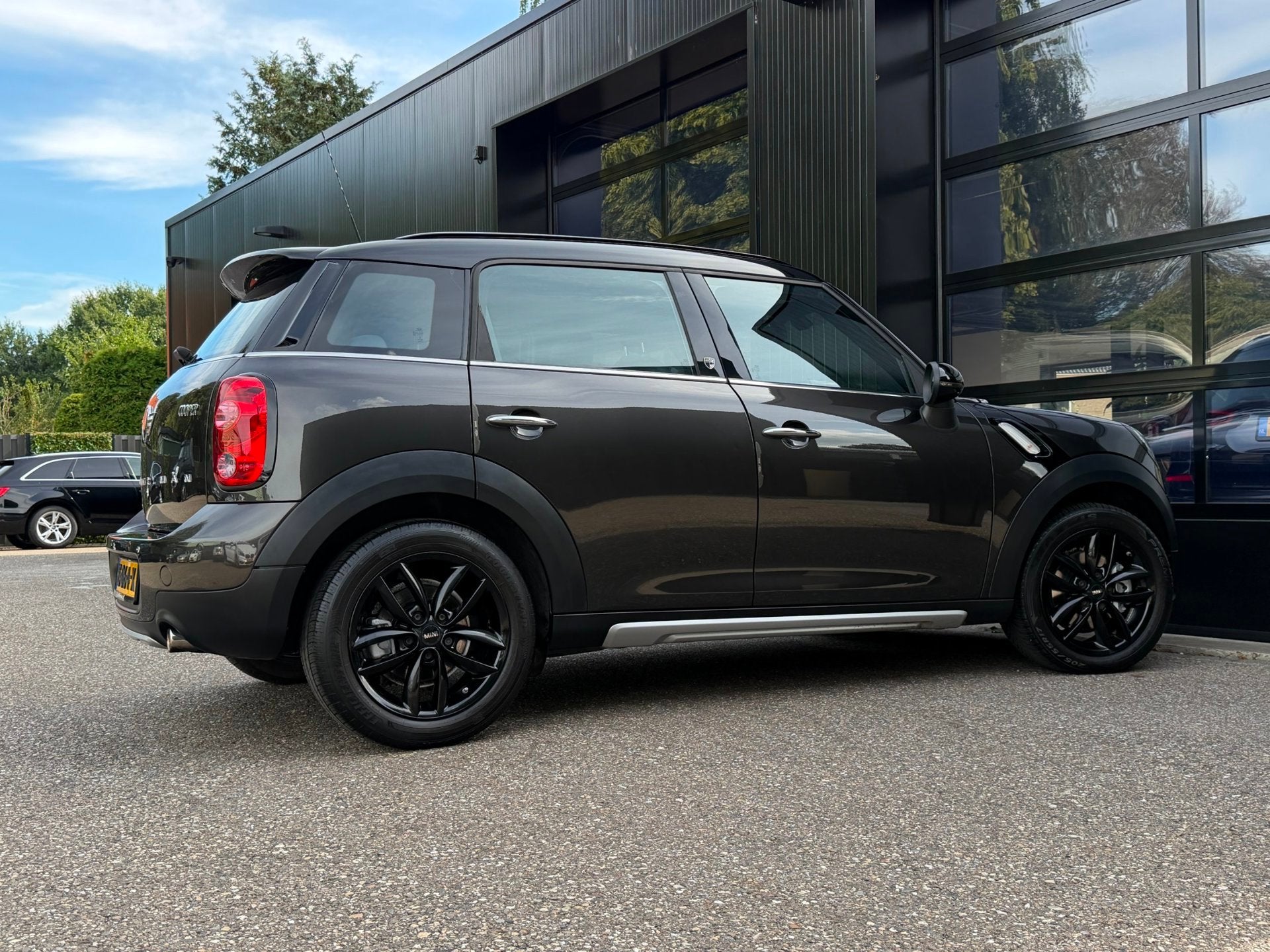 Mini Countryman 1.6 Cooper Pepper Xenon Navi Clima Aut., Euro 6, Bruin, 122 pk, Bedrijf