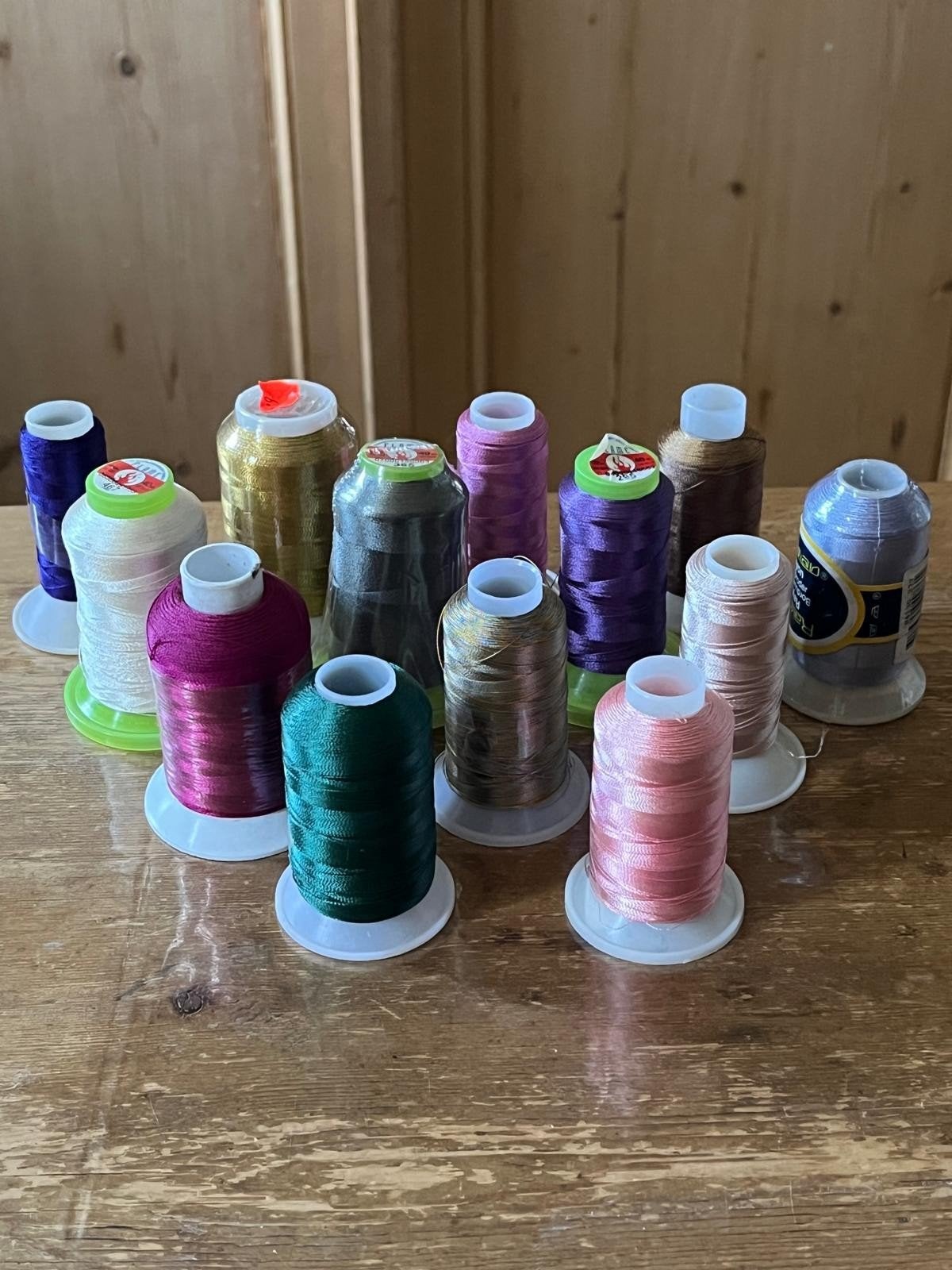 borduurgarens voor de naaimachine of hand borduren., Ophalen of Verzenden, Nieuw, Machineborduren, Borduurgaren of Zijde
