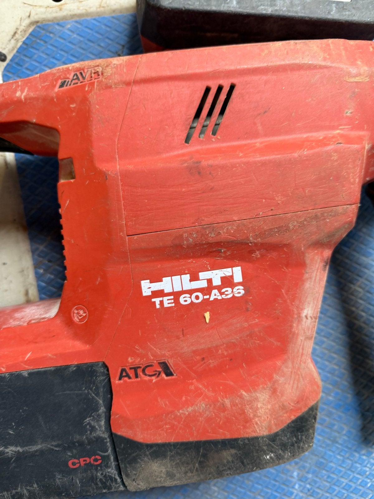 Foto 5 van Hilti TE 60-A36 SDS-Max Boor-/Hakhamer met 3 accu's
