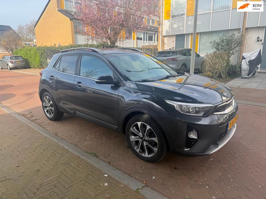 Kia Stonic AUTOMAAT / Eerste eigenaar / 77.000 km / Veel opt, 450 kg, Gebruikt, Euro 6, Bedrijf