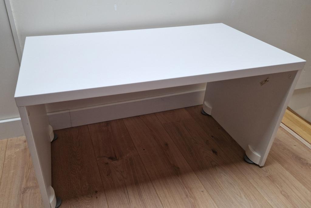 IKEA Stuva Smastad kinderbureau Wit, Kinderen en Baby's, Ophalen, Tafel(s)