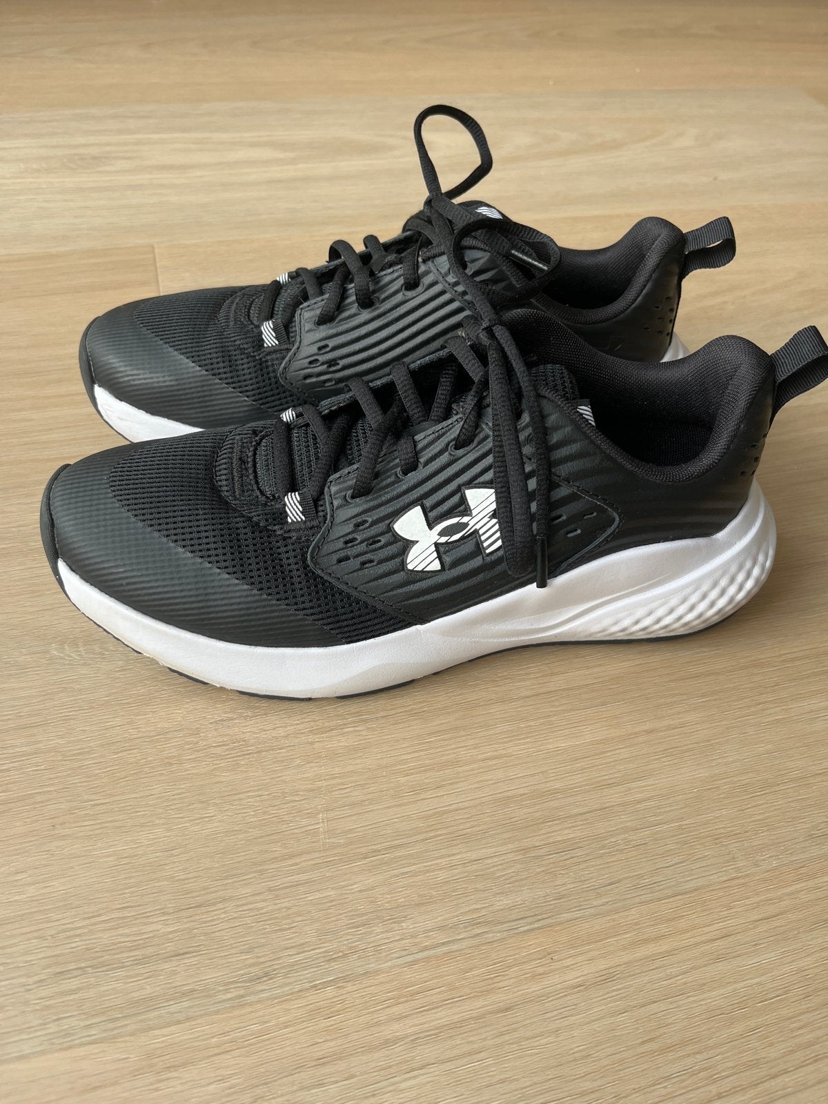 Under Armour Sportschoenen Zwart Maat 40.5, Ophalen of Verzenden, Zo goed als nieuw, Zwart, Sneakers of Gympen