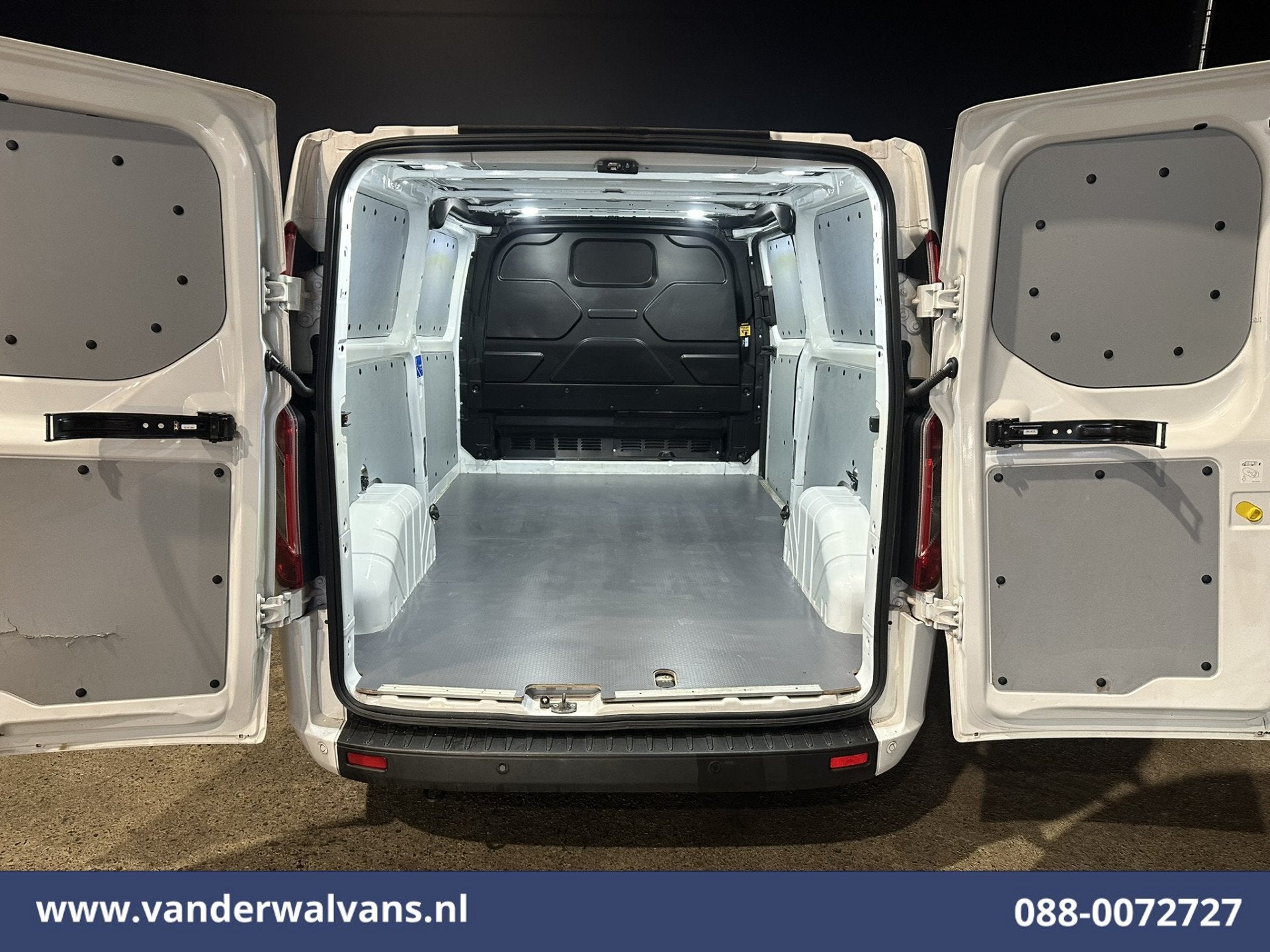 Ford Transit Custom 2.0 TDCI L2H1 Euro6 Airco | Camera | 280, Voorwielaandrijving, USB, 4 cilinders, 2800 kg