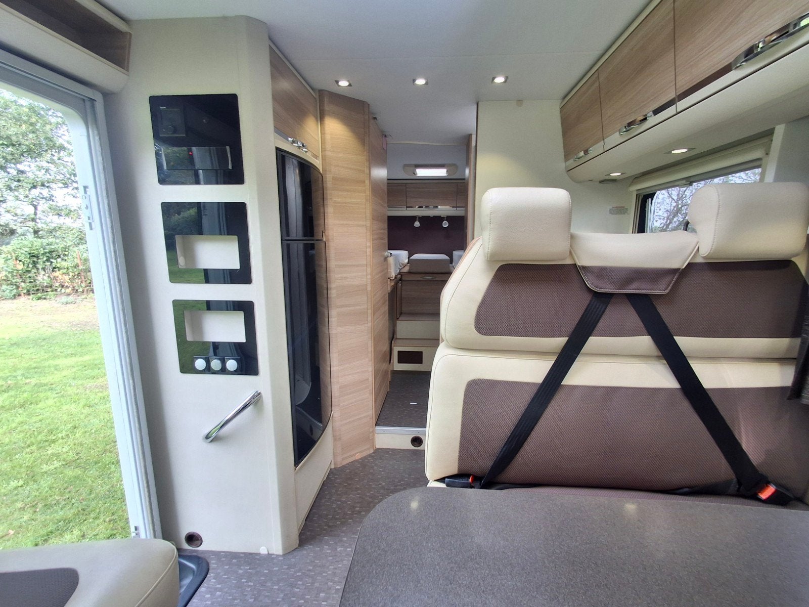 Foto 10 van " ADRIA CORAL S 670 SL -2013 - 65000 KM - APARTE BEDDEN'"