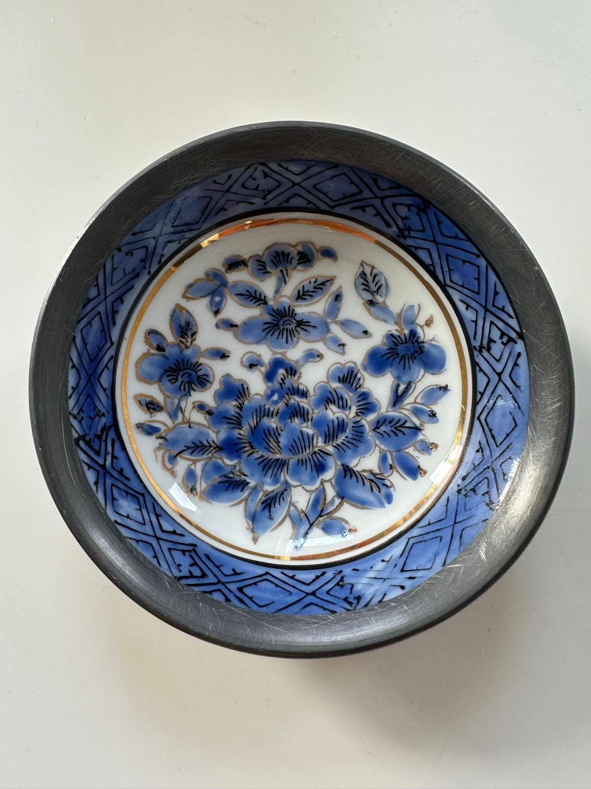 Antiek tinnen schaaltje met blauw-wit porselein, Ophalen of Verzenden