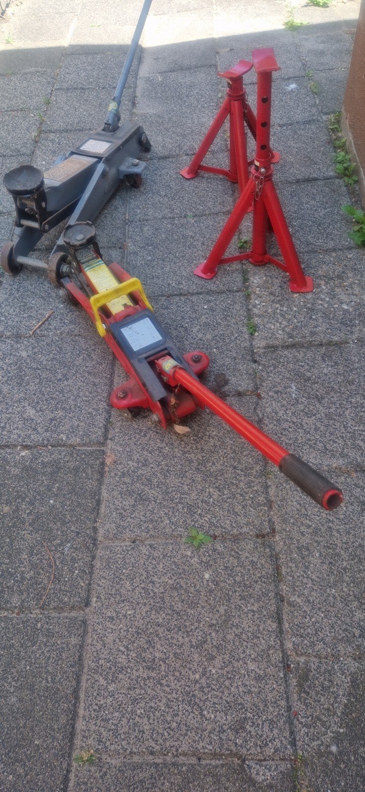 Garagekrikken en assteunen set, Ophalen