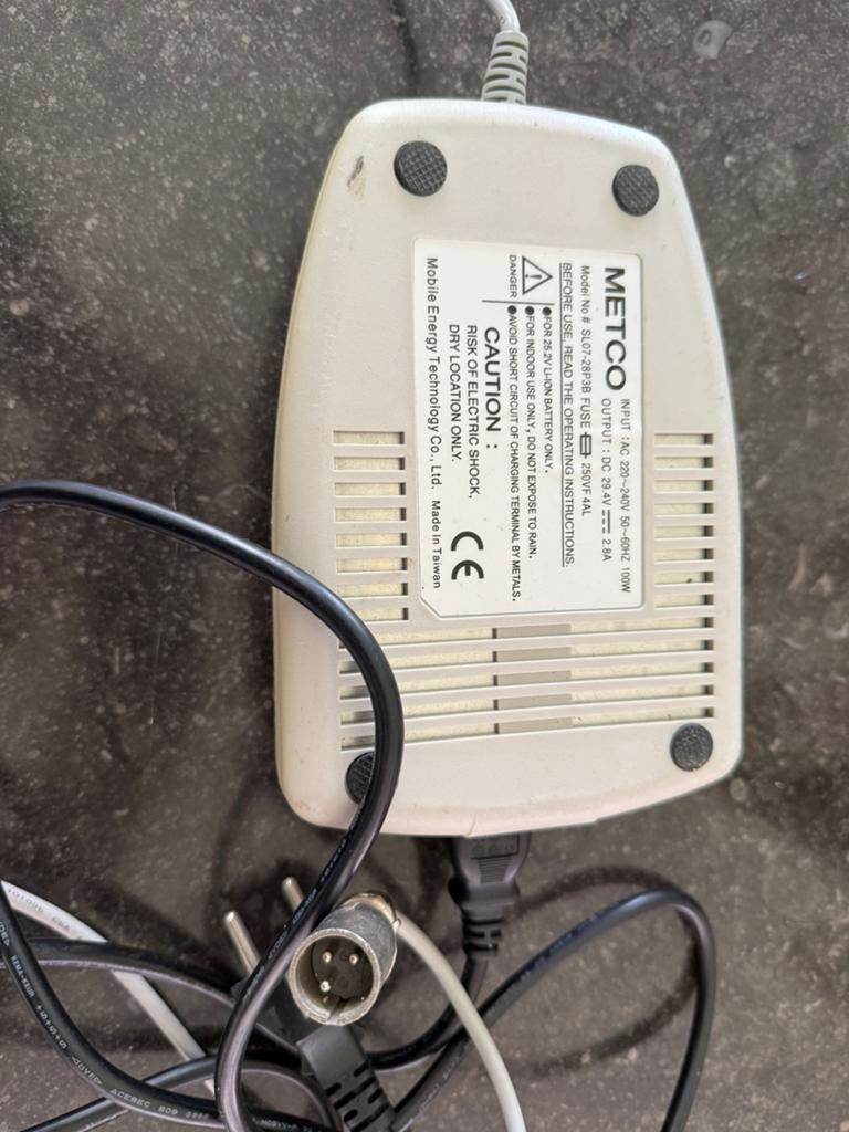 METCO SL07-28P3B FUSE 250VF 4AL oplader, Ophalen, Zo goed als nieuw