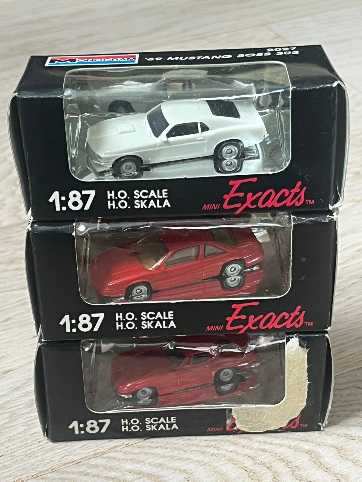 3x modelauto Monogram Mini Exacts 1:87 oa Mustang & Corvette, Verzenden, Gebruikt, Auto