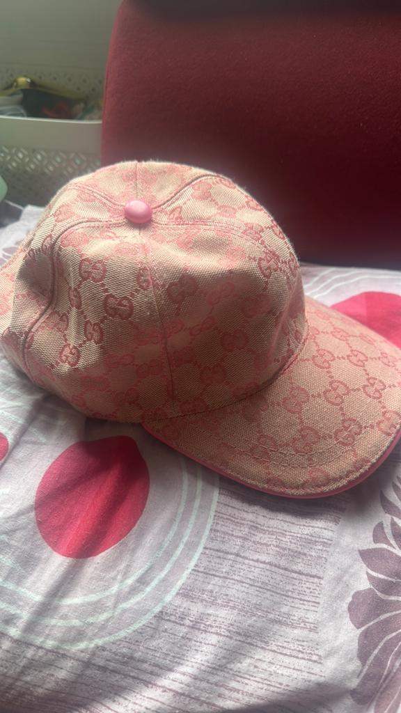 Gucci pet roze, Ophalen, Zo goed als nieuw, One size fits all