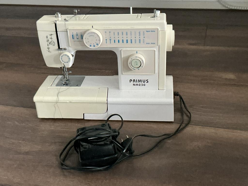 Te koop naaimachine na servicebeurt niet meer gebruikt, Hobby en Vrije tijd, Naaimachines en Toebehoren, Ophalen of Verzenden