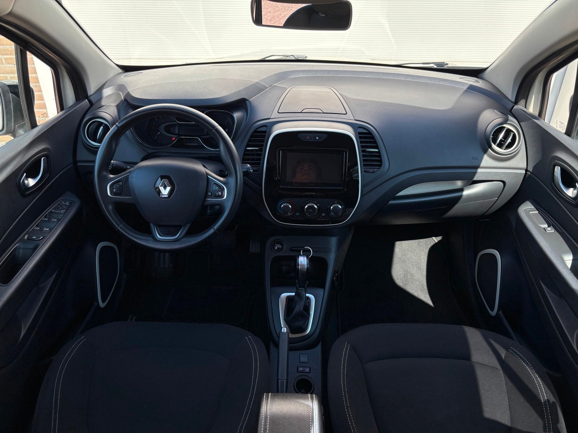Renault Captur 1.2 TCe Limited|Automaat|Carplay|Keyless|PDC, Auto's, Gebruikt, 4 cilinders, 635 kg, Wit