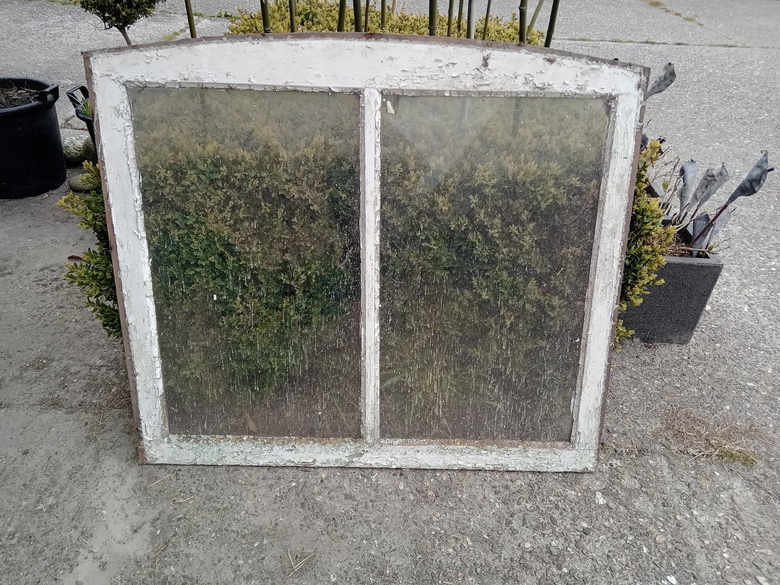 kozijn met enkelglas en boog, Ophalen