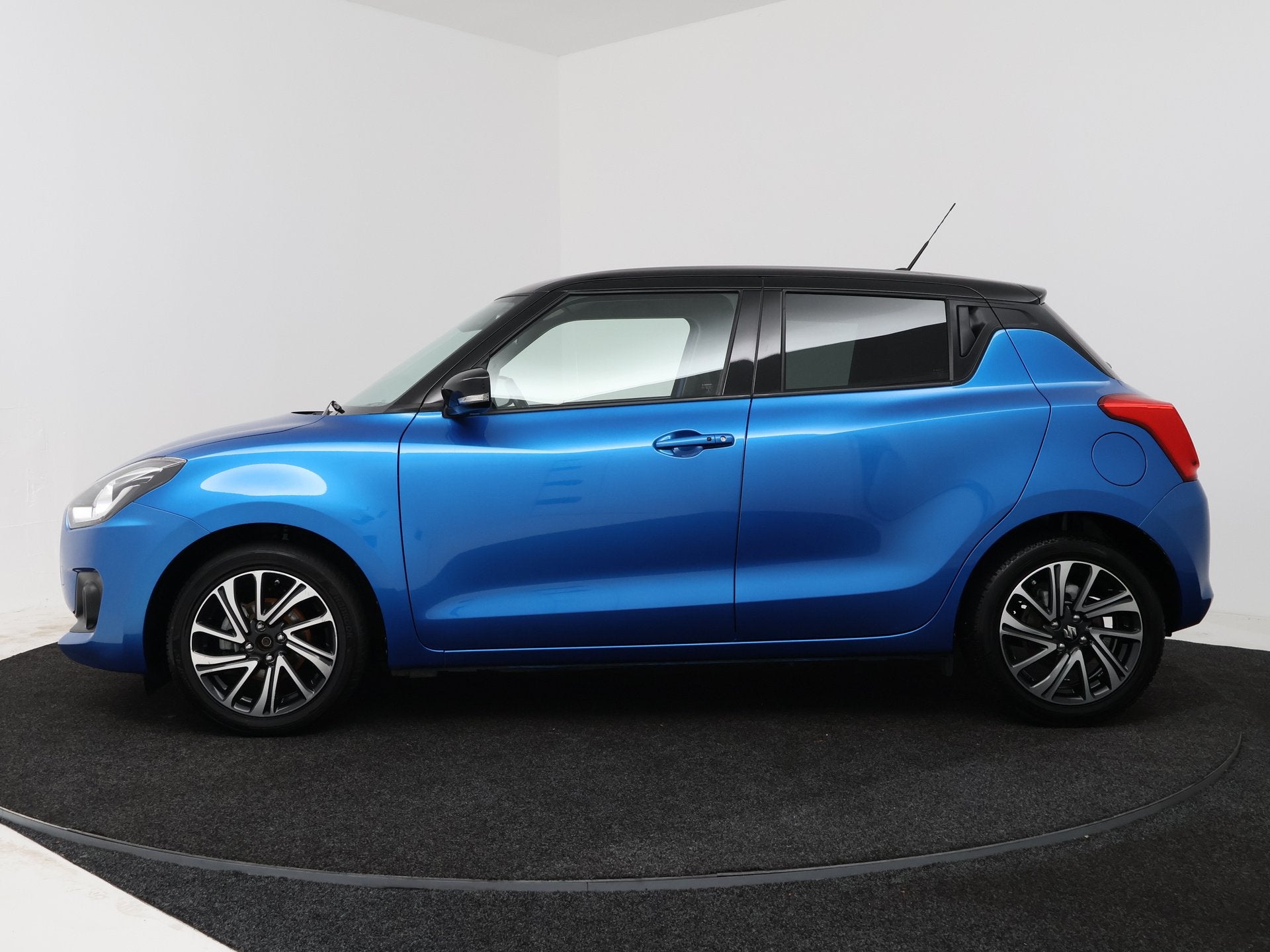 Suzuki Swift 1.2 Style Smart Hybrid | PDC | (bj 2021), Auto's, Stof, Gebruikt, 4 cilinders, Swift