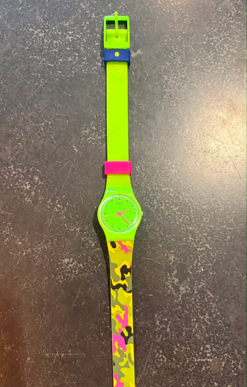 Swatch horloge neon groen met camouflage bandje, Kunststof, Gebruikt, Polshorloge, Swatch