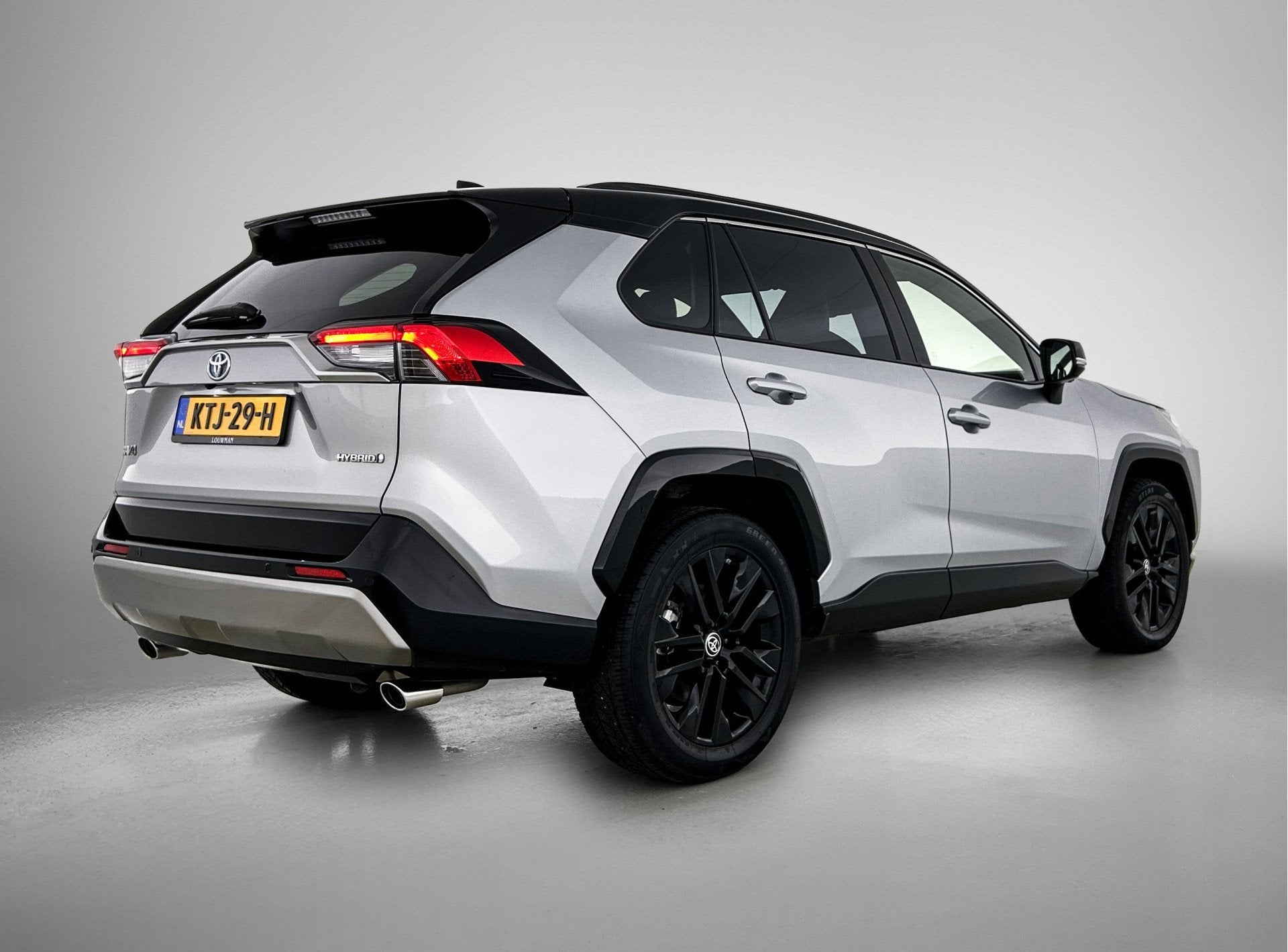 Toyota RAV4 2.5 Hybrid Bi-Tone | Voorruit-Stuur-Stoelverwarm, 12 maanden, Verwarmde buitenspiegels, Gebruikt, 4 cilinders