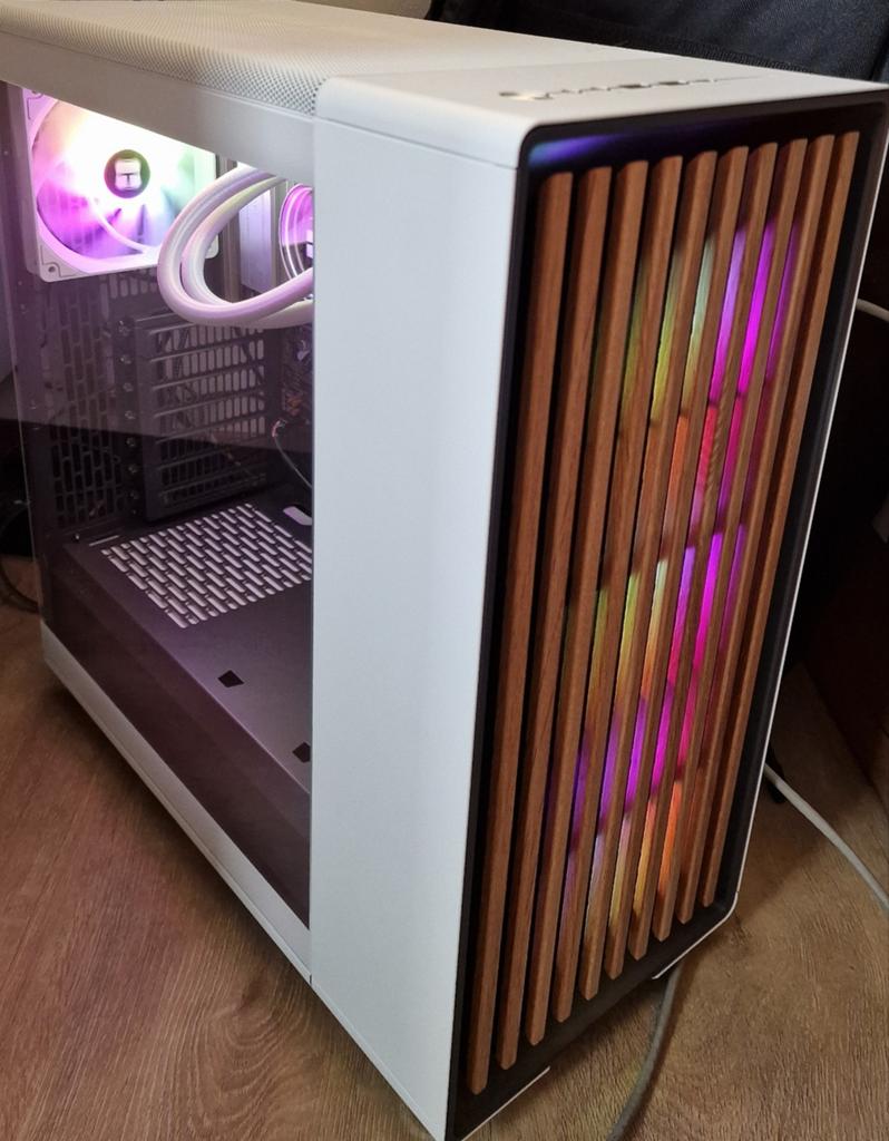 Superdikke game PC 7800x3d | RX 9070 XT 16GB | 32 GB| 512 GB, Computers en Software, Computerbehuizingen, Ophalen, Zo goed als nieuw