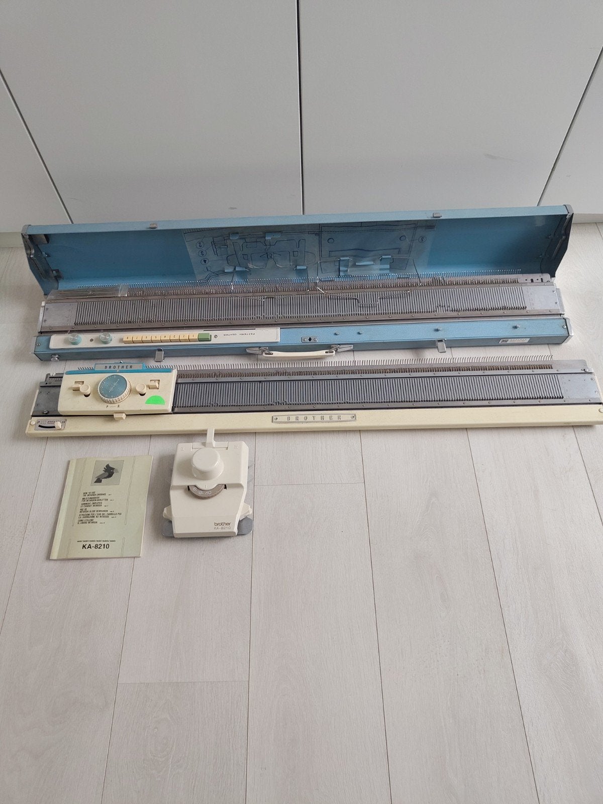 Brother KH-585 Breimachine met KA-8210 Intarsia Slede, Ophalen, Gebruikt, Naaimachine, Brother