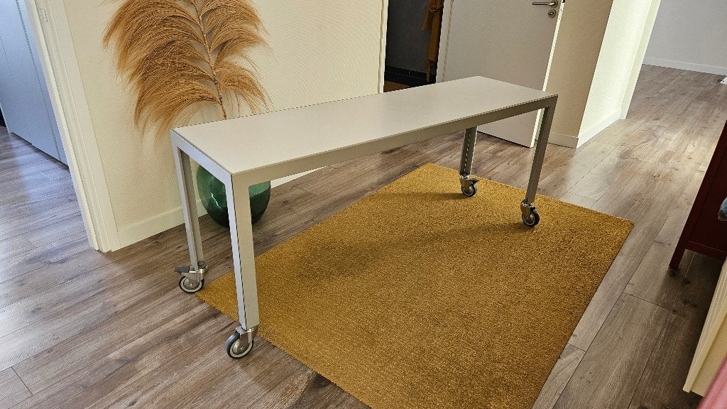 Tafel op wielen, Ophalen, 50 tot 100 cm, Zo goed als nieuw, Vijf personen of meer
