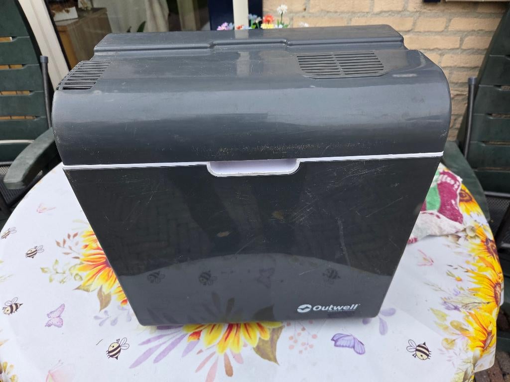 Outwell koelbox 24 liter 12 en 220V, Ophalen of Verzenden, Zo goed als nieuw, Koelbox, Elektrisch