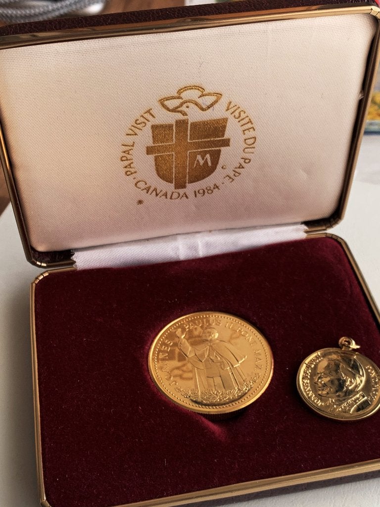 Medaille + hanger bezoek Paus Paulus II aan Canada in 1984, Ophalen, Overige materialen