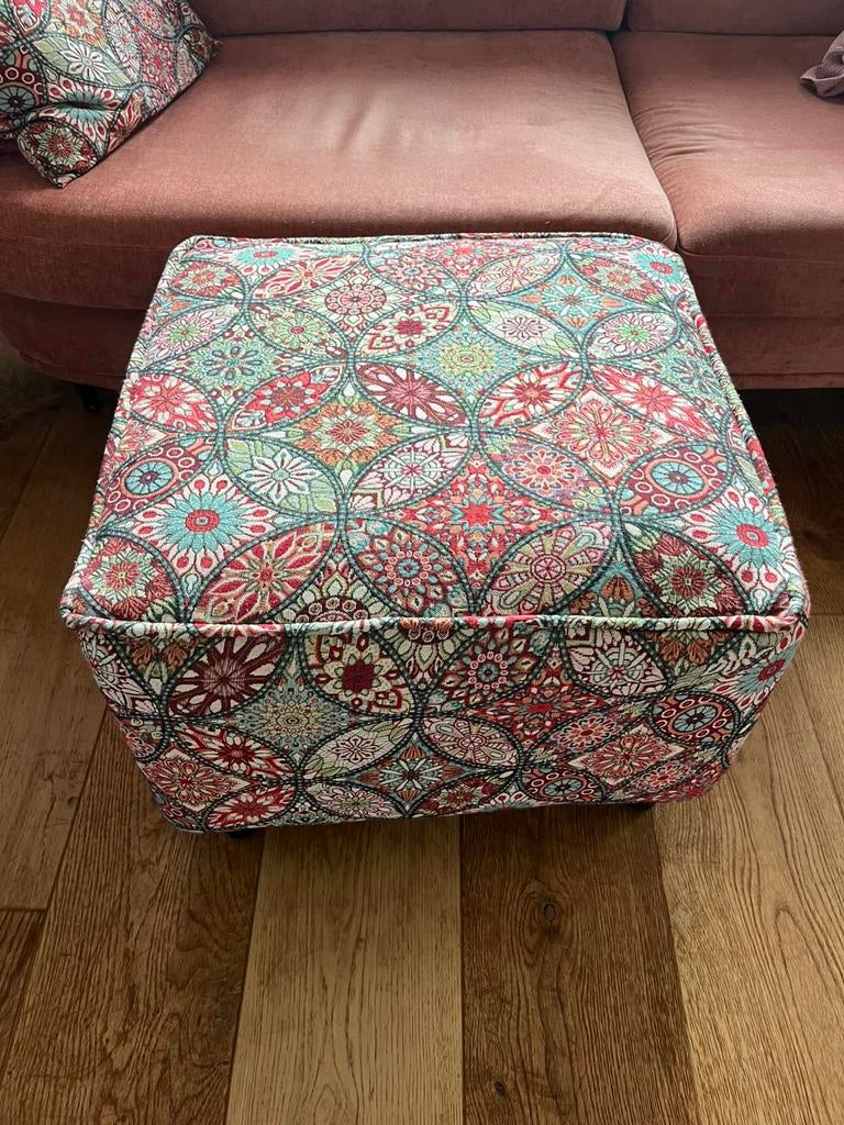 Poef / Hocker (zelf bekleed), Ophalen, Gebruikt, Stof, 50 tot 75 cm