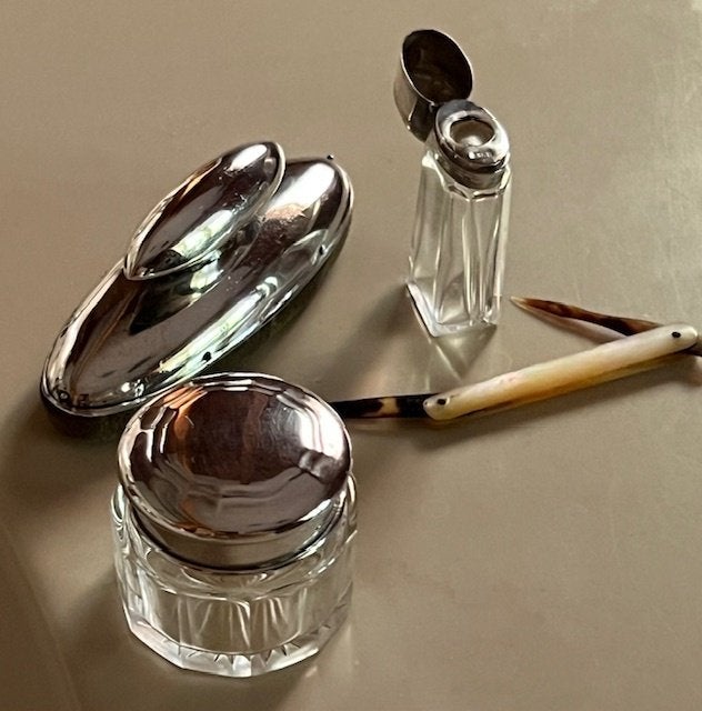 PARFUMFLESJE/ZALFPOTJE/NAGELBUFFER/NAGELGARNITUURTJE, Verzenden, Zilver