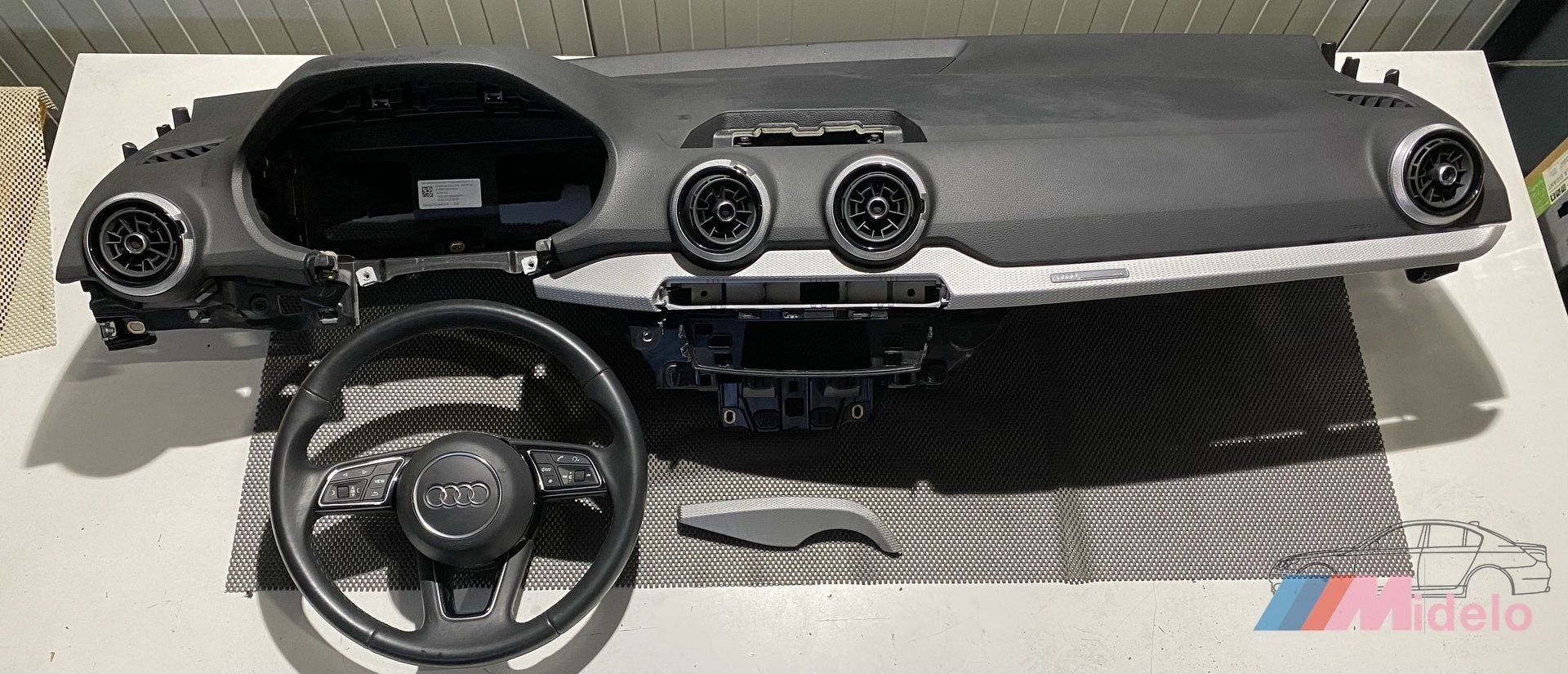 AUDI Q2 DASHBOARD MET STUUR EN STUURAIRBAG 81B857001Q24A, Gebruikt, -, -, -