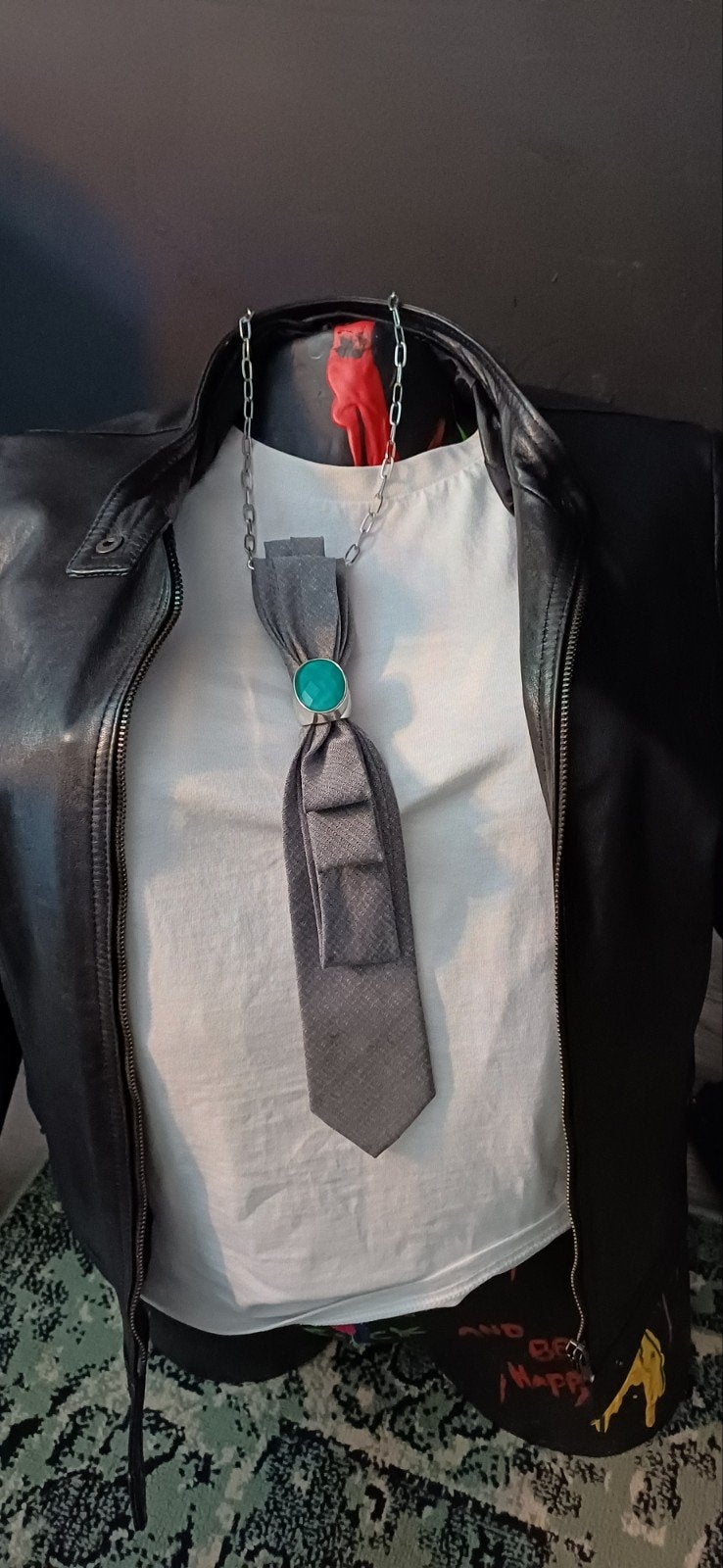 Unieke ketting met das-design en turquoise steen, Sieraden, Tassen en Uiterlijk, Kettingen, Overige materialen, Gebruikt, Ophalen of Verzenden