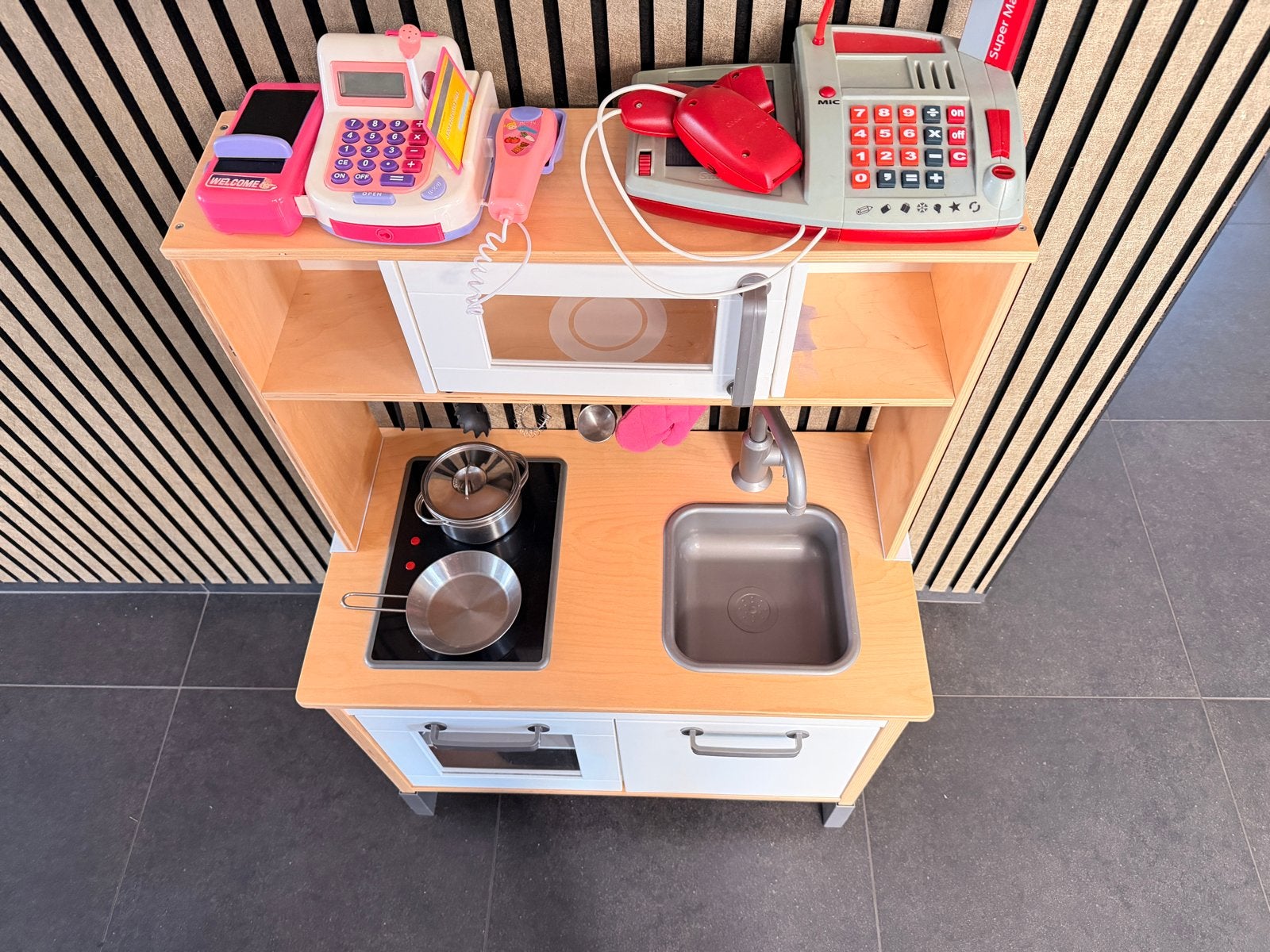 Houten Speelkeuken met Accessoires en Kassa's, Ophalen, Zo goed als nieuw, Hout, Speelkeuken
