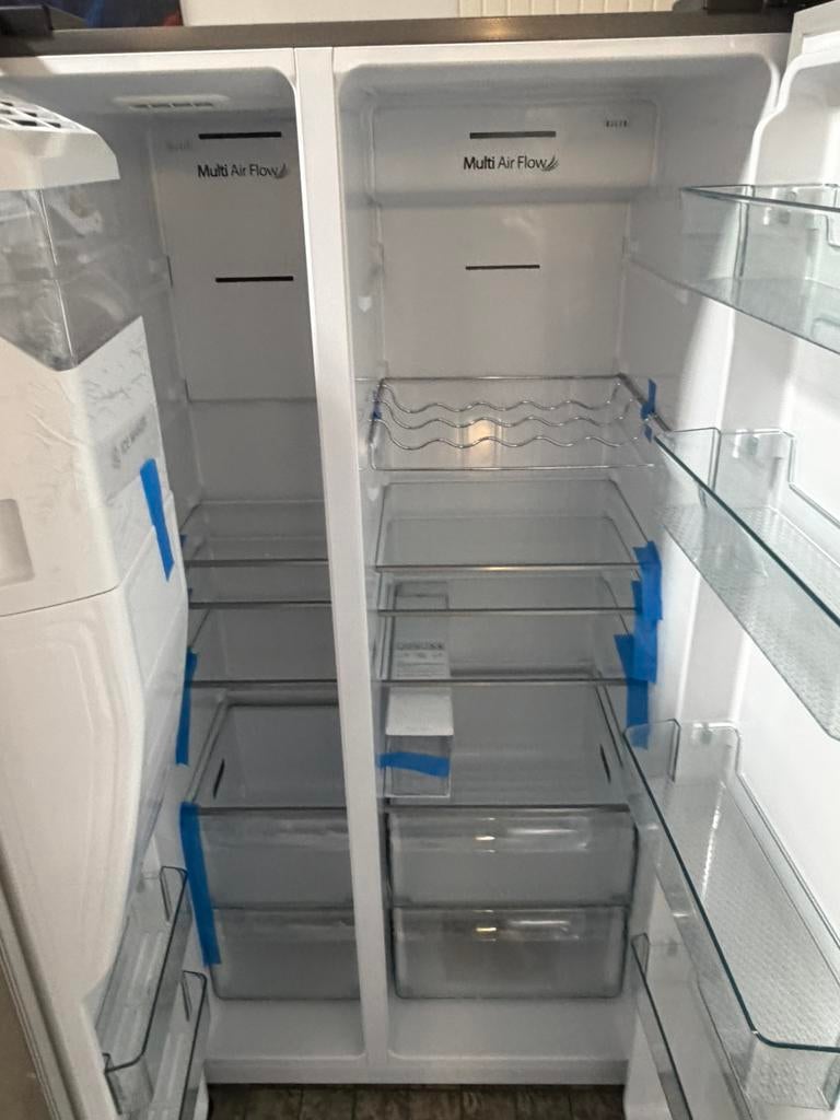 Hisense Amerikaanse koelkast met ijs blokjes warer tank nieu, Ophalen, Hisense, Hisense, 200 liter of meer