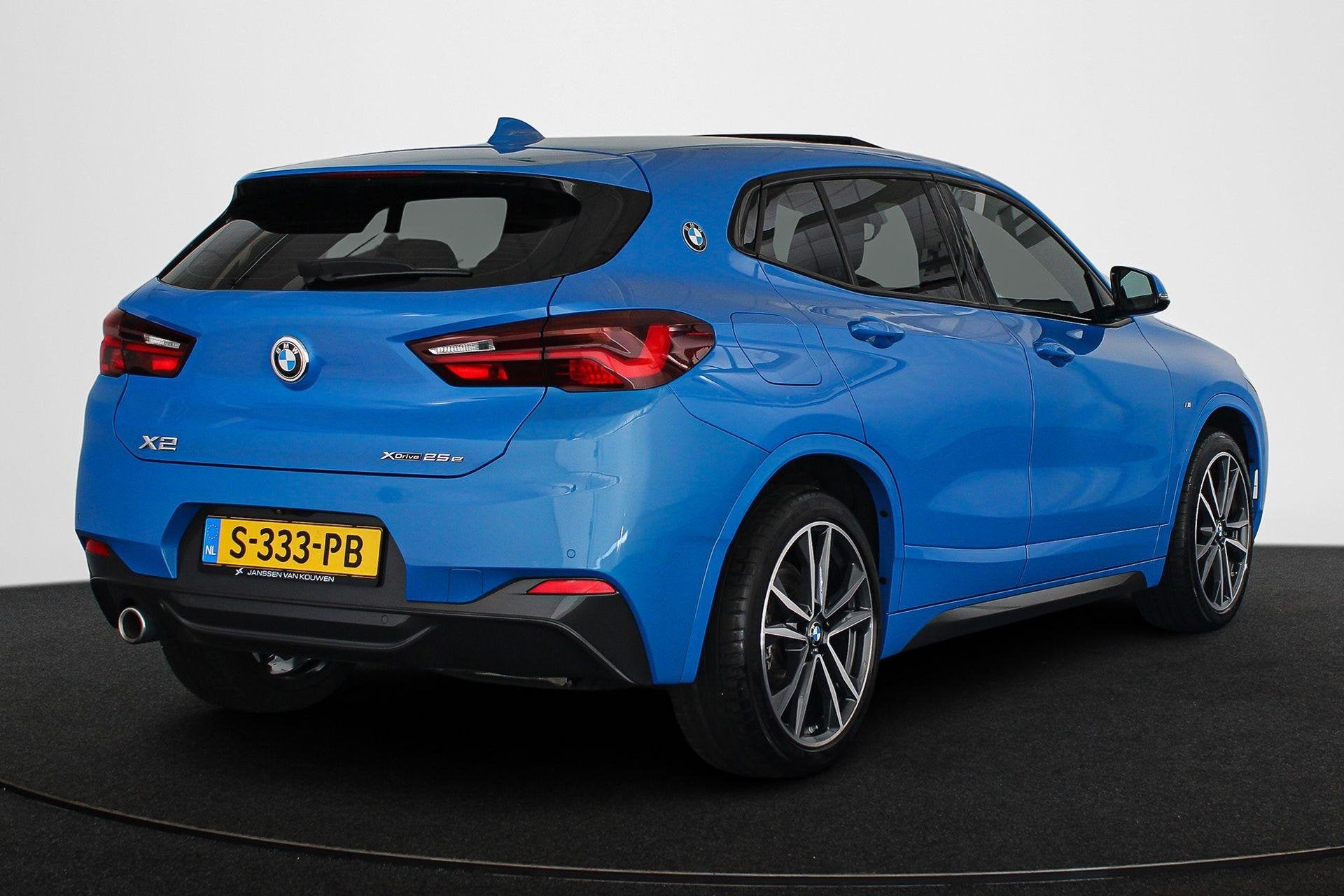 BMW X2 xDrive25e M Sport Panoramadak Head-Up HiFi Keyless Me, Auto's, BMW, Gebruikt, Blauw, Plug-in hybride, Bedrijf